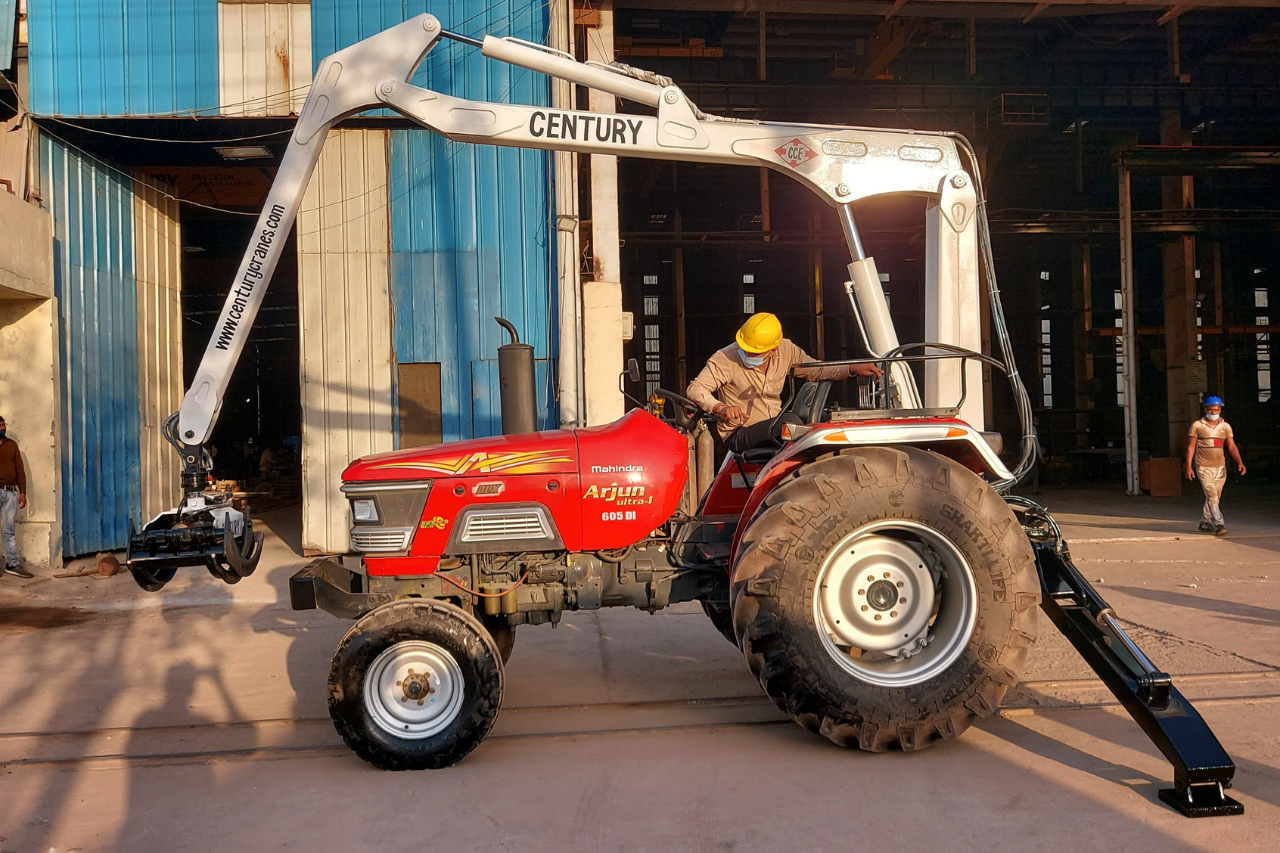 Tractor mounted crane 1