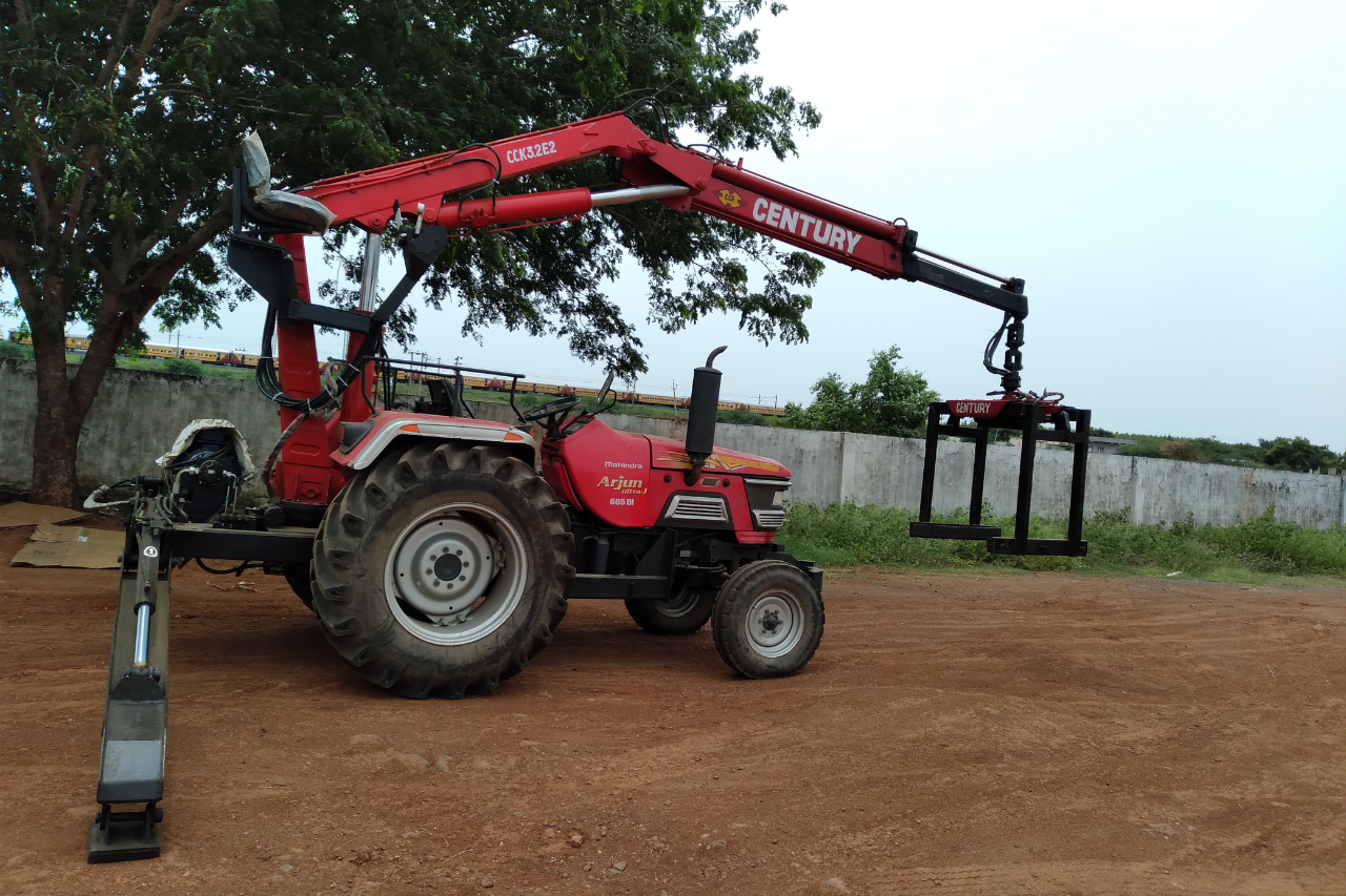 Tractor mounted crane 4