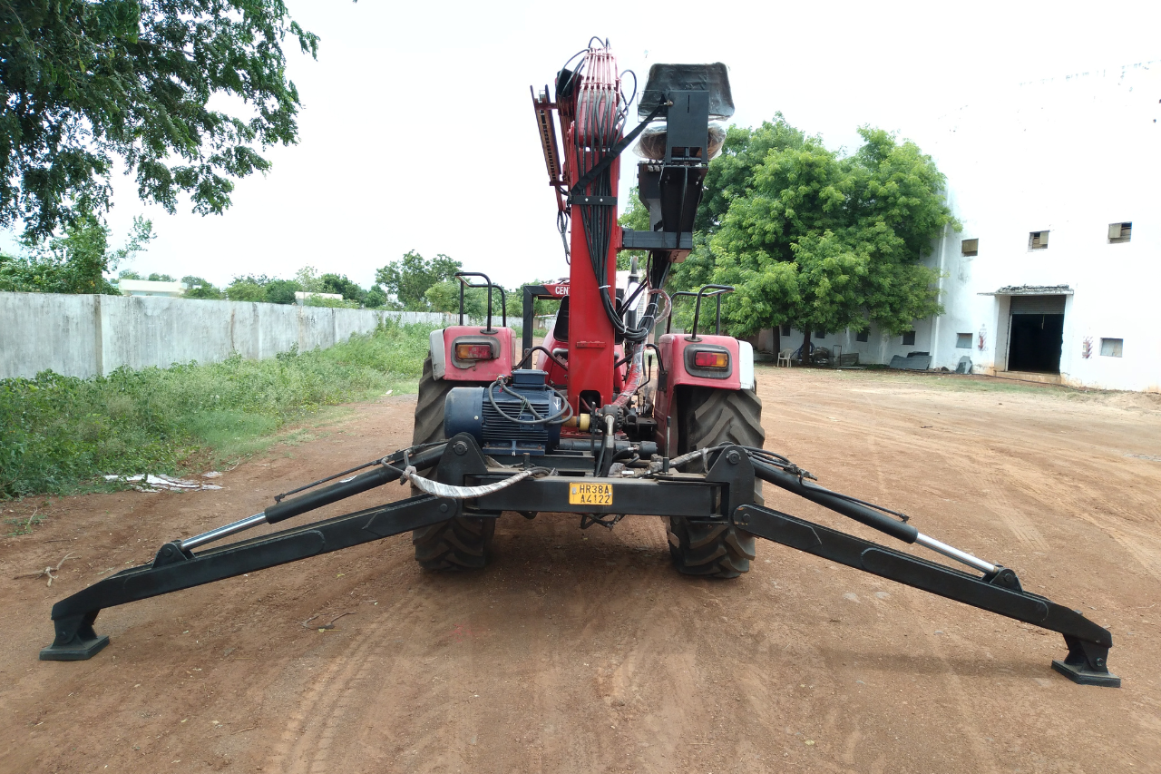 Tractor mounted crane 5