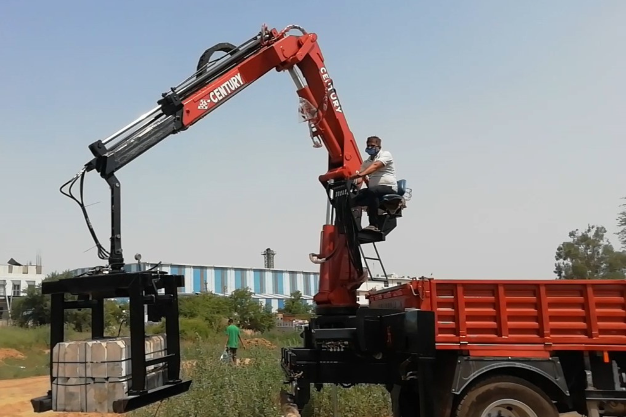 knuckle boom crane 4